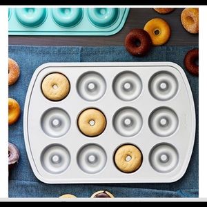 Pampered Chef Donut Pan. 🍩NEW🍩